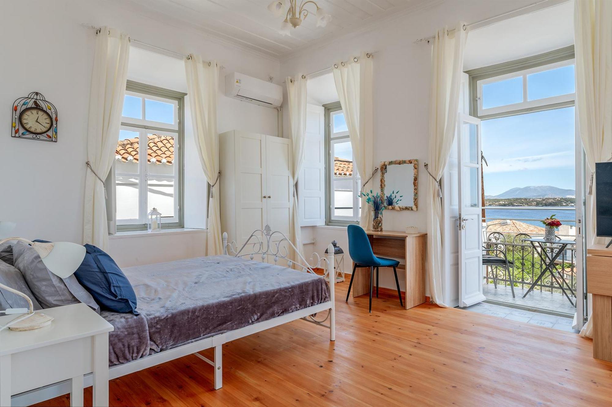 Martha'S House Apartment Spétses Екстериор снимка